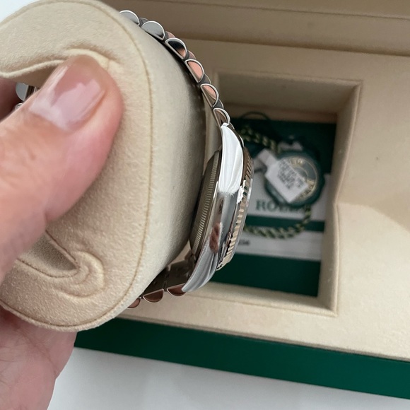 DATEJUST 36 Oyster, 36 mm, Oystersteel and white gold. 10 DIAMONDS. - Picture 10 of 17